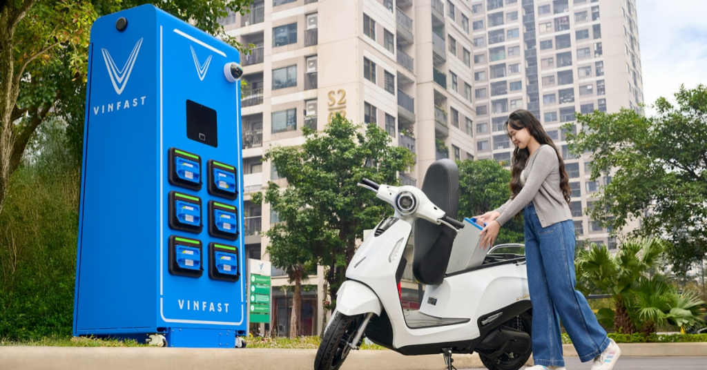 VinFast chính thức ra mắt 4 mẫu xe máy điện và hoàn thành 4500 trạm đổi pin đầu tiên